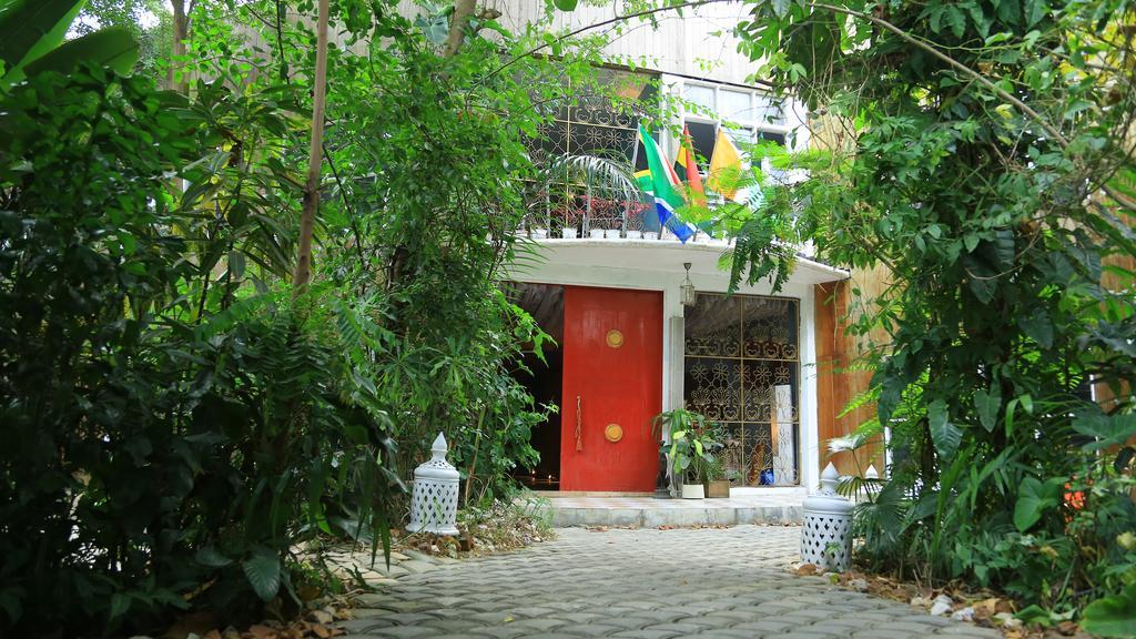 أبيدجان Bushman Cafe Hotel المظهر الخارجي الصورة