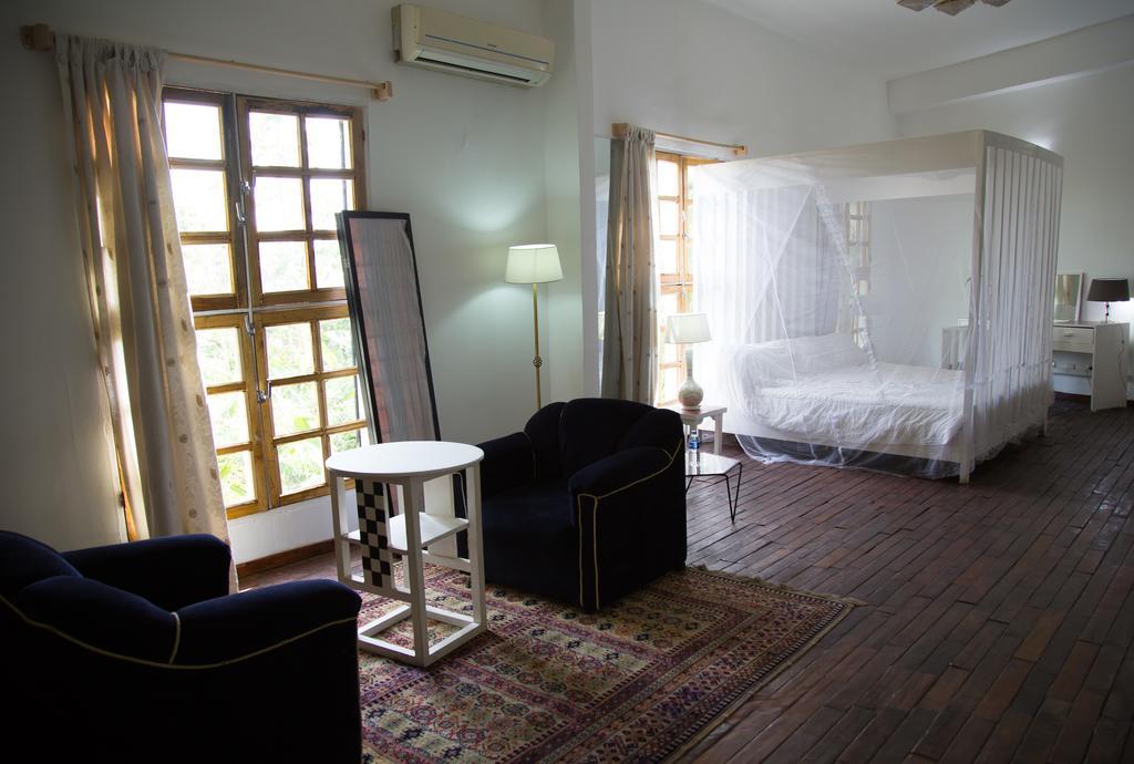 أبيدجان Bushman Cafe Hotel المظهر الخارجي الصورة