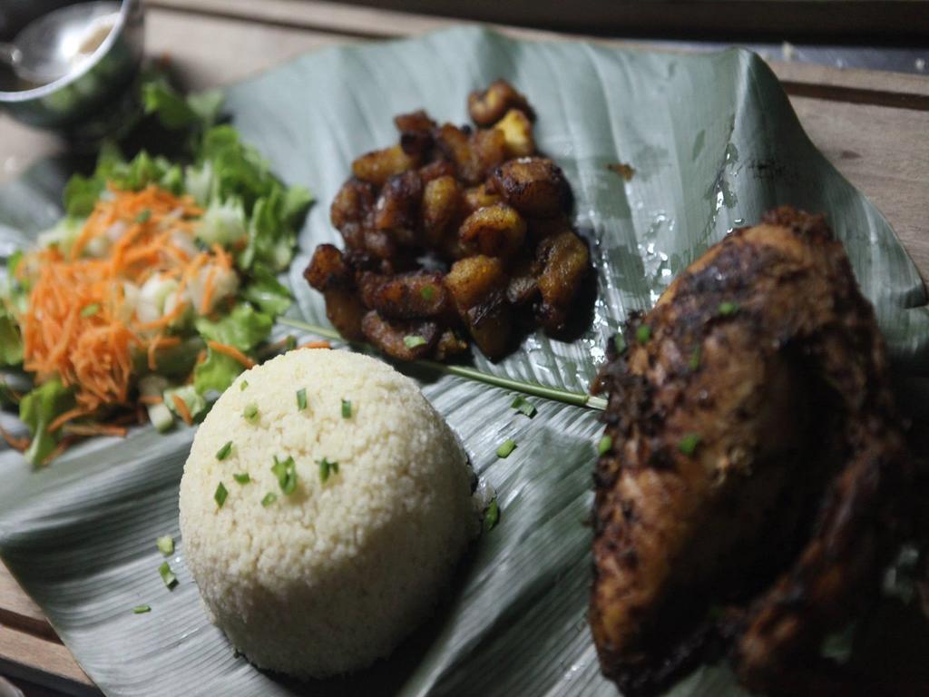 أبيدجان Bushman Cafe Hotel المظهر الخارجي الصورة